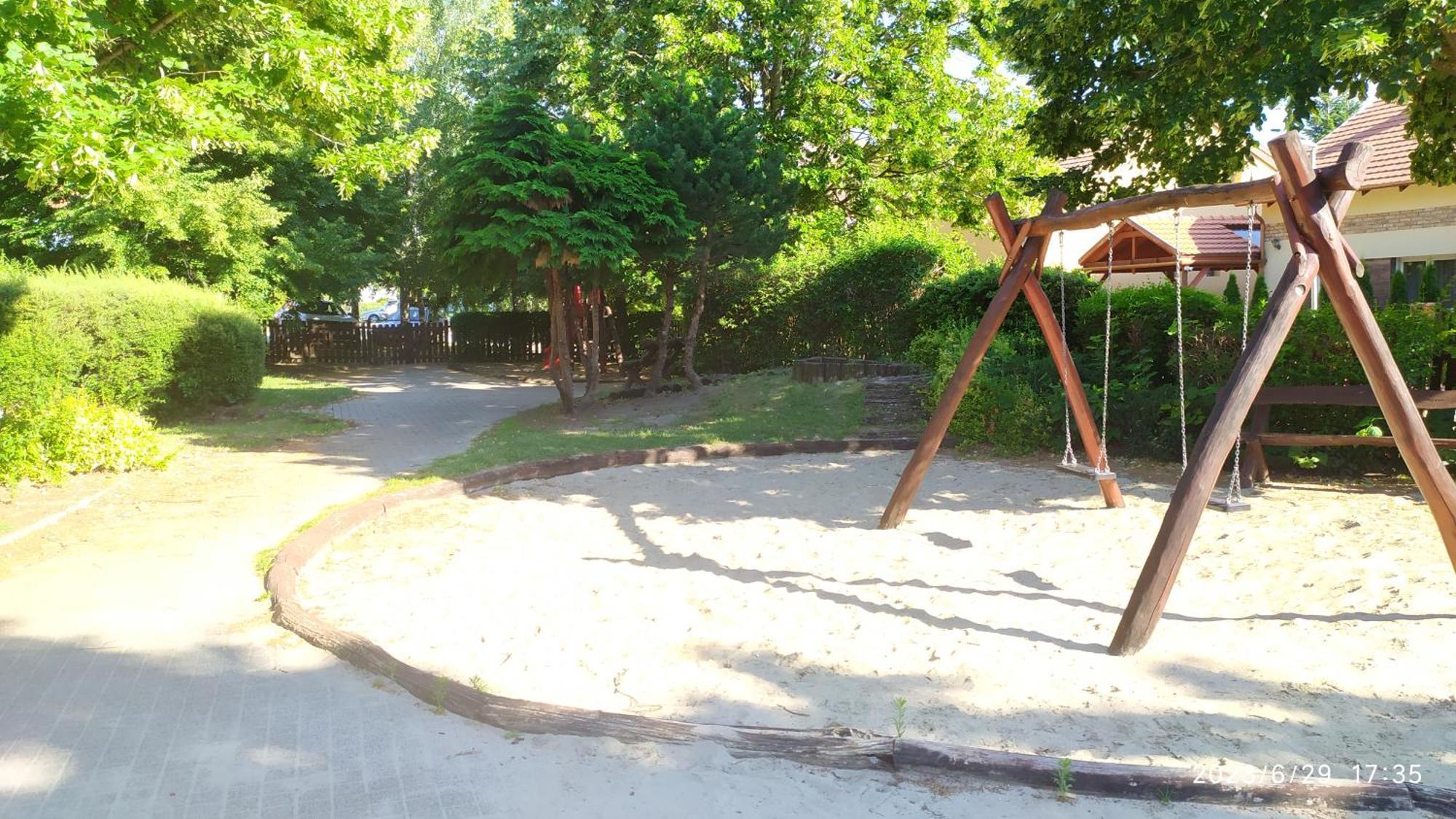 Tuerkiz Apartman - 5 Szobas 13 Fos Apartmanhaz 4Km A Balaton- Balatonszabadi Fürdőtelep Extérieur photo